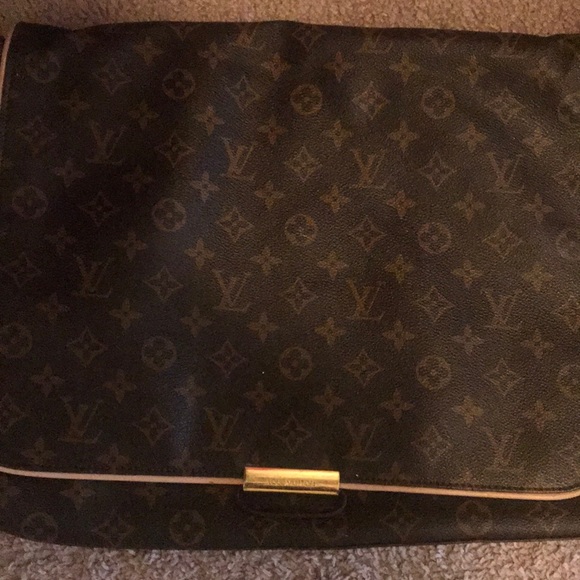 Louis Vuitton - Picture 1 of 1